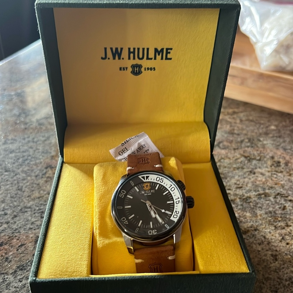 NWOT JW Hulme Quartz Sunray Dial Leather Strap Watch .